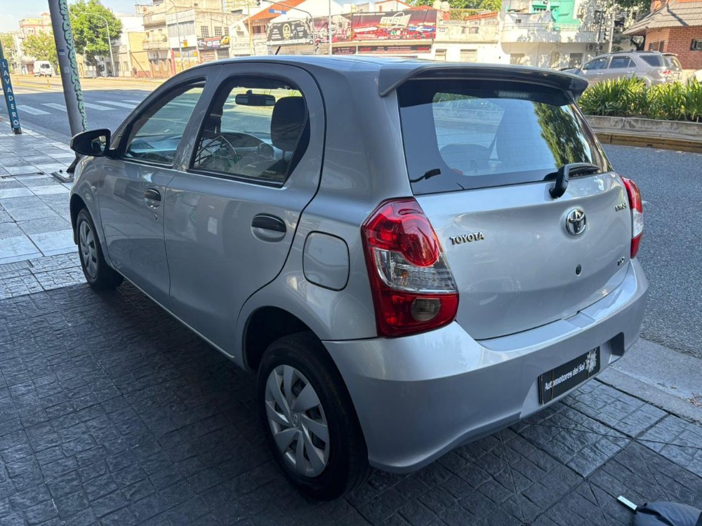 Toyota Etios X — foto 11